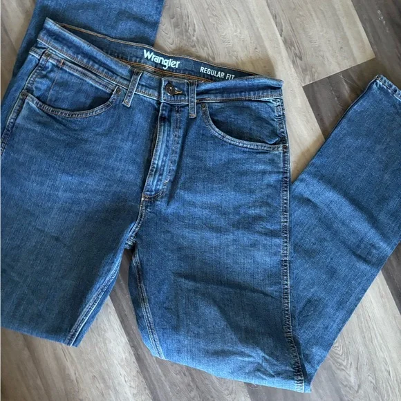 Wrangler Men's Relaxed Fit Denim Jeans - Picture 1 of 3